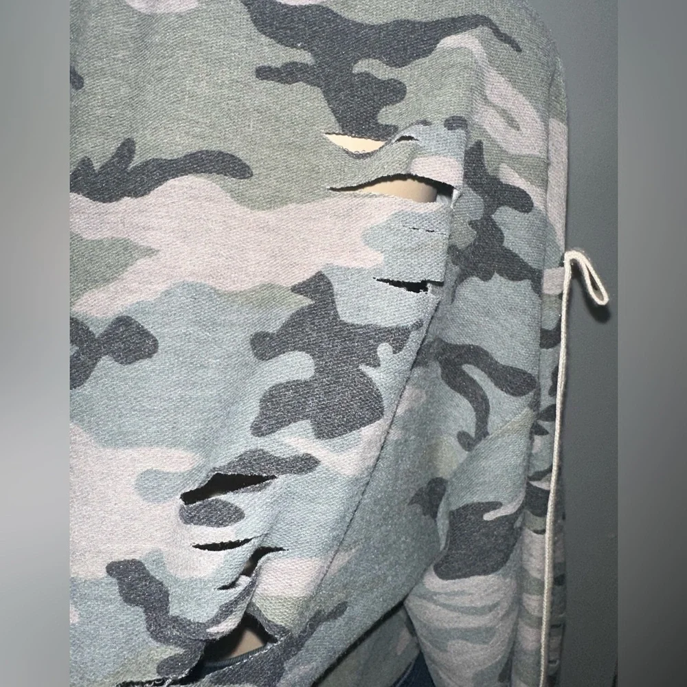 Dance & Marvel Green Camo Ripped Style Crop Top‎ - Picture 10 of 16